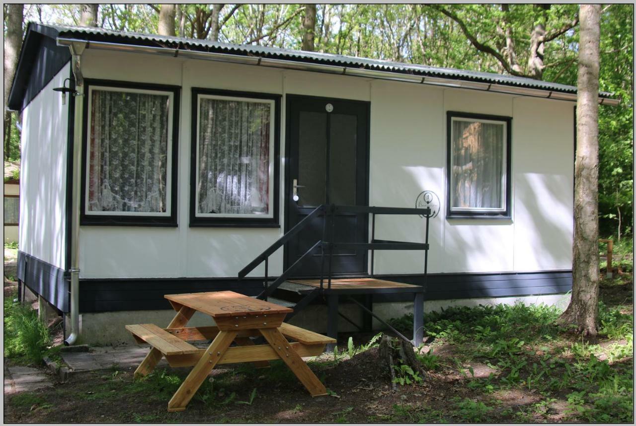 Ddr Bungalow Direkt Am Strand Auf Ruegen Dranske Exterior foto