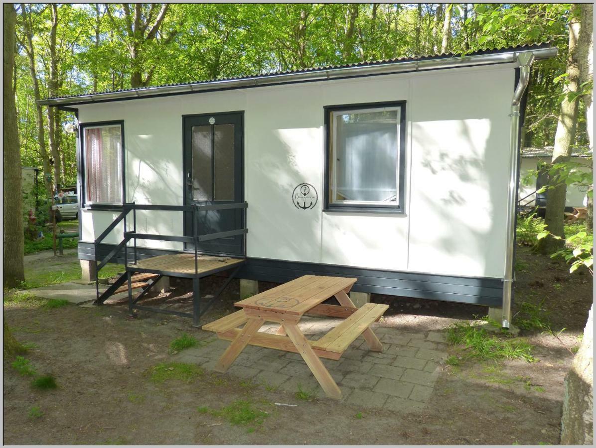 Ddr Bungalow Direkt Am Strand Auf Ruegen Dranske Exterior foto