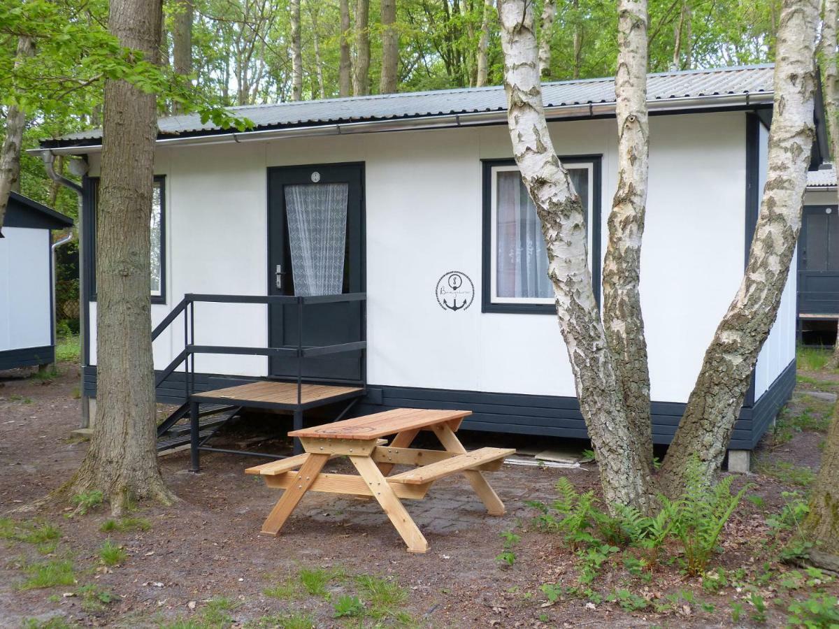 Ddr Bungalow Direkt Am Strand Auf Ruegen Dranske Exterior foto
